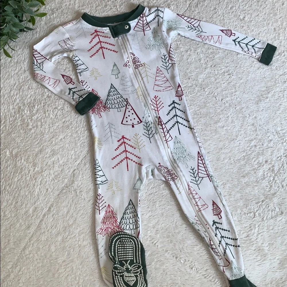 Burt’s Bees 18M Festive Tree Print One Piece Footie EUC